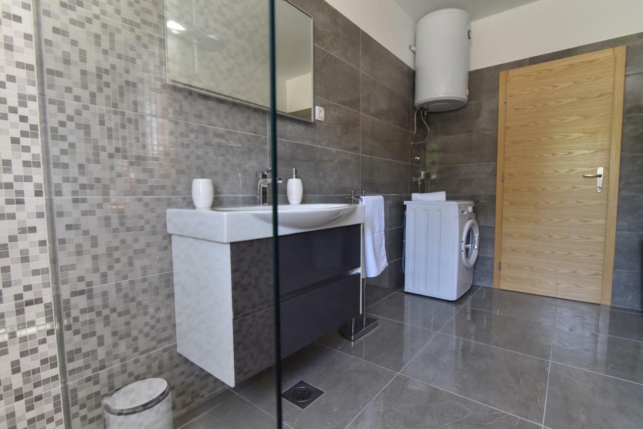 Villa Village Idylle With Heated Pool, Sauna, Jacuzzy And Private Parking Sukošan 외부 사진