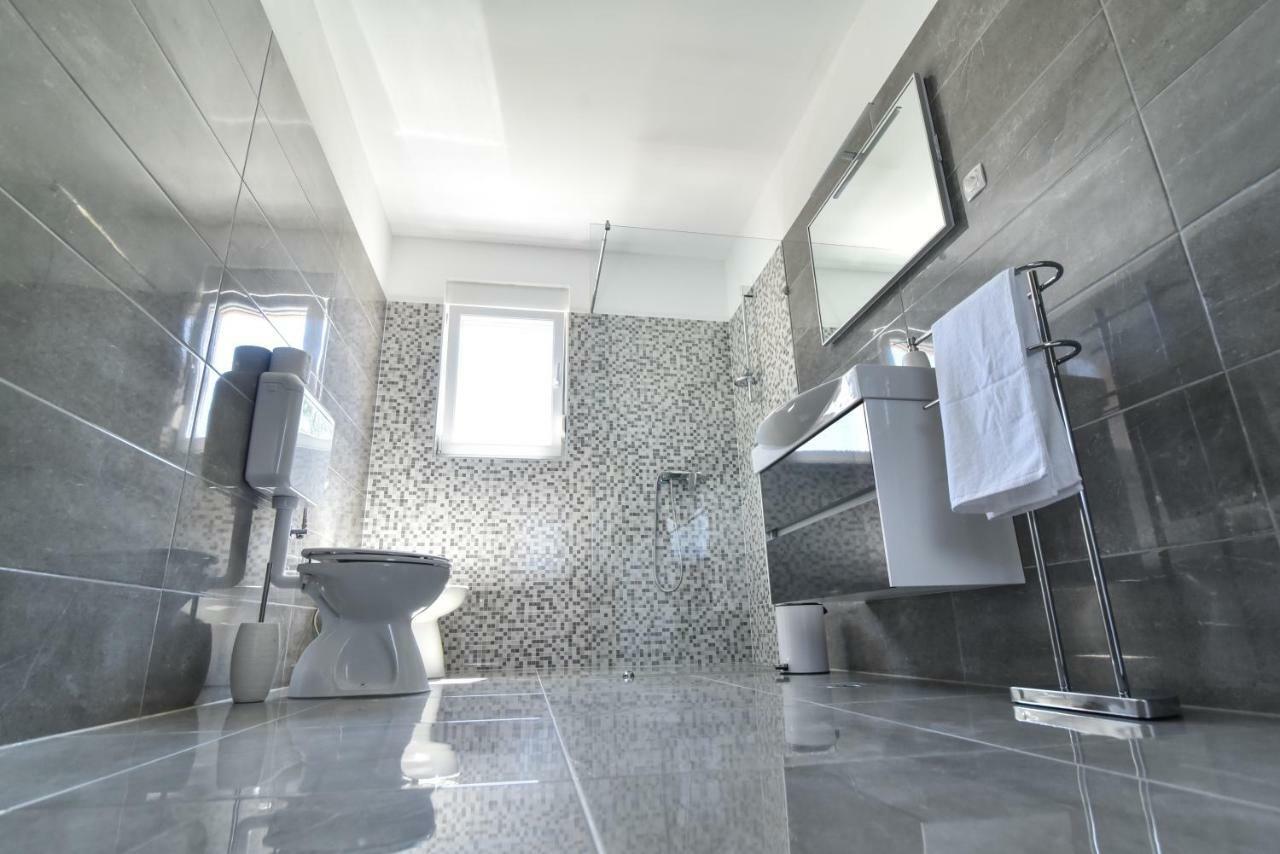Villa Village Idylle With Heated Pool, Sauna, Jacuzzy And Private Parking Sukošan 외부 사진
