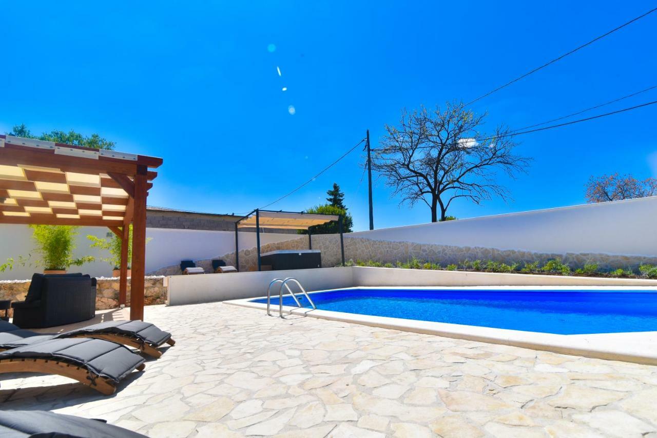 Villa Village Idylle With Heated Pool, Sauna, Jacuzzy And Private Parking Sukošan 외부 사진