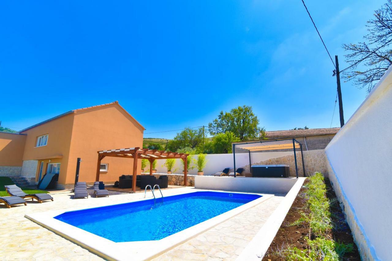 Villa Village Idylle With Heated Pool, Sauna, Jacuzzy And Private Parking Sukošan 외부 사진