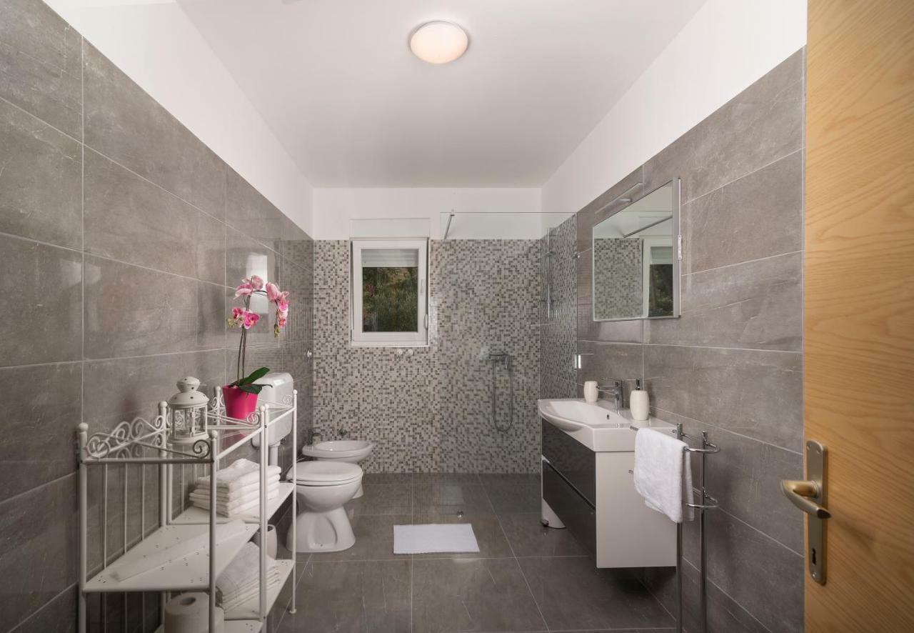 Villa Village Idylle With Heated Pool, Sauna, Jacuzzy And Private Parking Sukošan 외부 사진