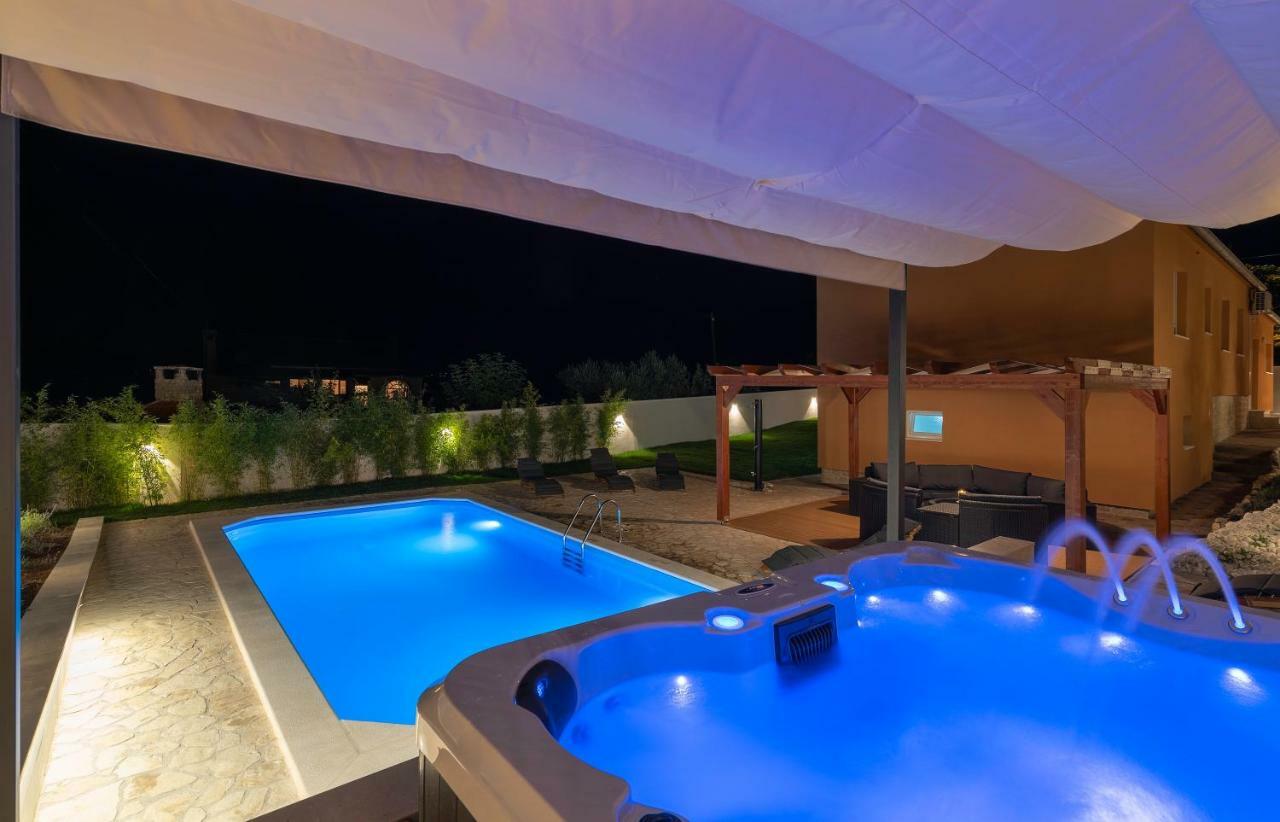 Villa Village Idylle With Heated Pool, Sauna, Jacuzzy And Private Parking Sukošan 외부 사진